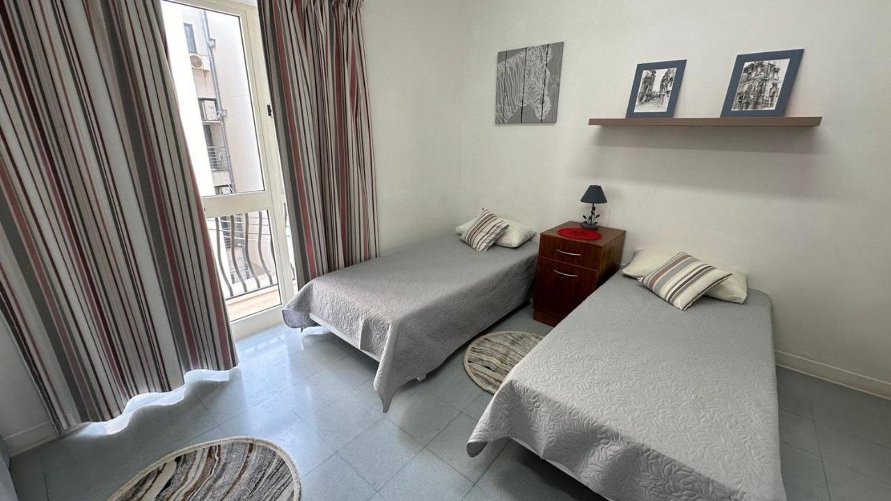 Malta Crown Guesthouse Saint Julian's Eksteriør billede