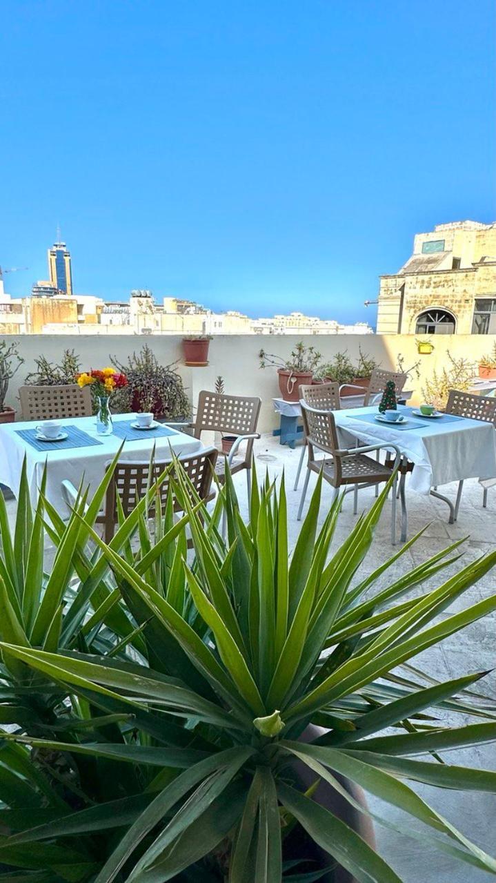 Malta Crown Guesthouse Saint Julian's Eksteriør billede