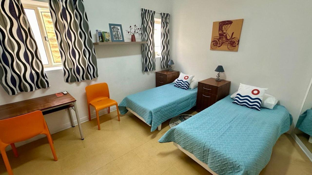 Malta Crown Guesthouse Saint Julian's Eksteriør billede